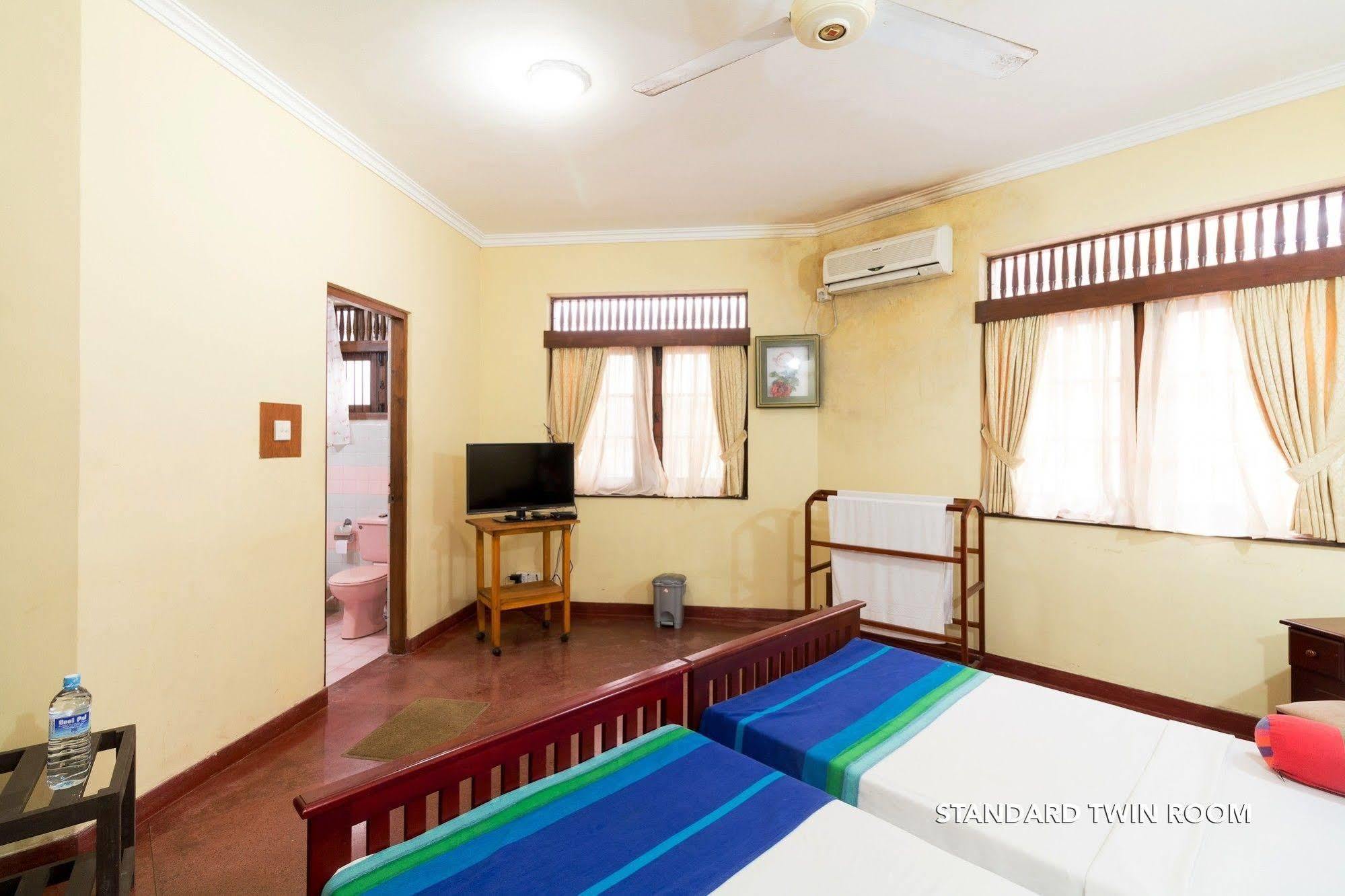 Zen Rooms Modern City Inn Negombo Exterior foto